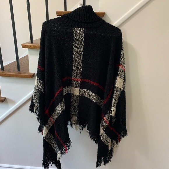 Ladies poncho - Picture 2 of 3